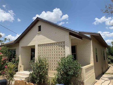 2005 Marcella Ave, Laredo, TX 78040 - photo 2