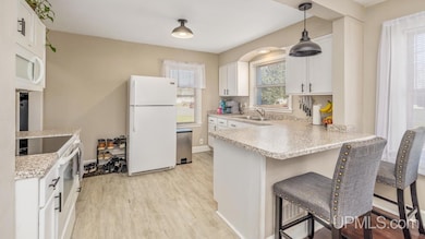 1300 W B St, Iron Mountain, MI 49801 - photo 5