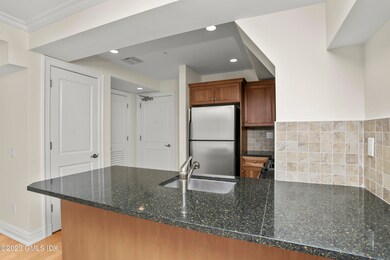 275 Greenwich Ave unit 2C, Greenwich, CT 06830 - photo 6