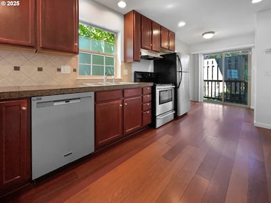 6001 NE Holladay St unit 6001, Portland, OR 97213 - photo 5