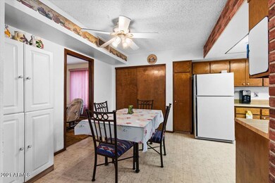 Eat-in Kitchen