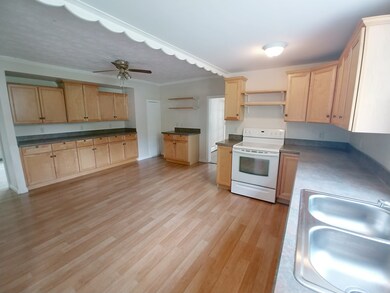 43 Northampton St, Easthampton, MA 01027 - photo 5