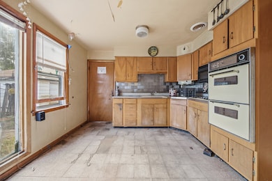 2131 W Exchange St, Crete, IL 60417 - photo 3