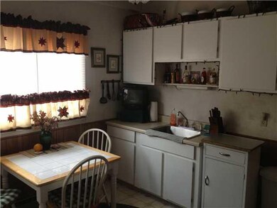 Kitchen Bright eat-in kitchen