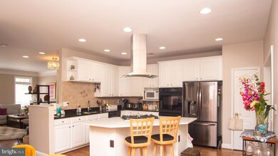 9966 Cyrandall Dr, Oakton, VA 22124 - photo 6