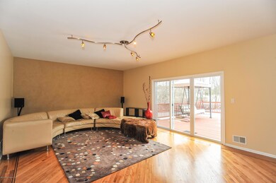 007_Family Room
