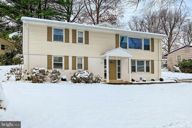 1109 Hillcrest Dr SW, Vienna, VA 22180 - photo 4