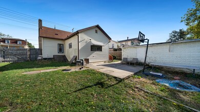 402 S Walnut Ave, Freeport, IL 61032 - photo 5