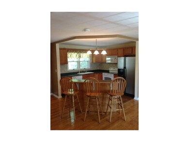 Kitchen opens to the living room, all kitchen appl