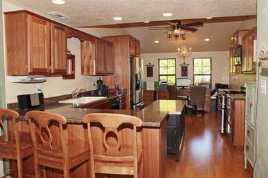 902 NE Savage St, Grants Pass, OR 97526 - photo 3