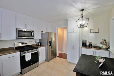 2311 W Carriage Ln, Peoria, IL 61614 - photo 6