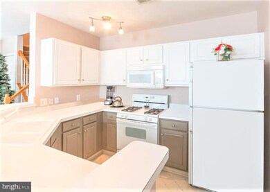 8176 Cockburn Ct unit 303, Lorton, VA 22079 - photo 2