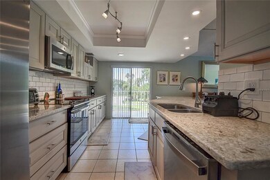 Huge Updated Kitchen With Stainless Steel Applianc