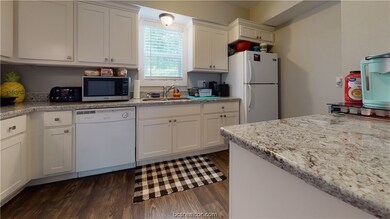 900 Autumn Cir unit B, College Station, TX 77840 - photo 5