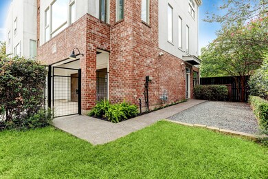 3502 Yupon St, Houston, TX 77006 - photo 3