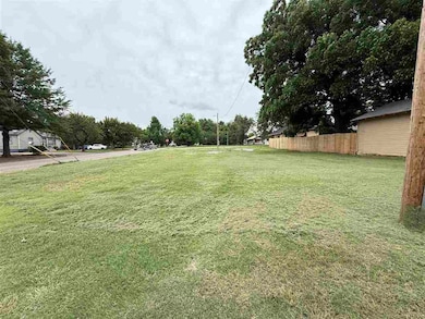 1126 Fir St, Perry, OK 73077 - photo 2