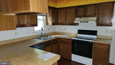 36835 Elizabeth Ct, Mechanicsville, MD 20659 - photo 2