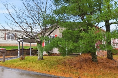 811 Wild Violet Dr, Pittsburgh, PA 15239 - photo 3