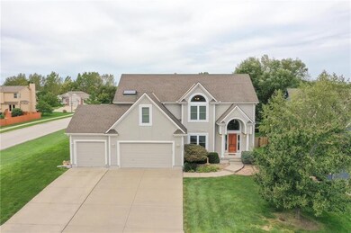 4388 SW Creekview Dr, Lees Summit, MO 64082 - photo 2