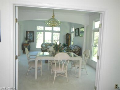 Dining room: Light and Bright..