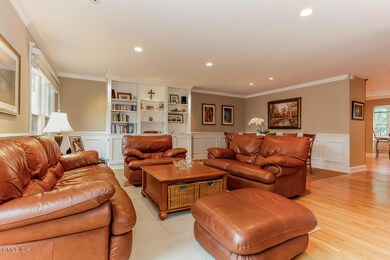 005-Living_Room-1041757-mls