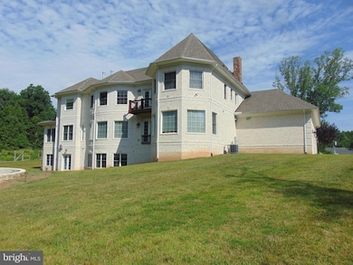 1027 Towlston Rd, McLean, VA 22102 - photo 6