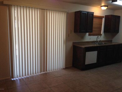 Kitchen & Dining