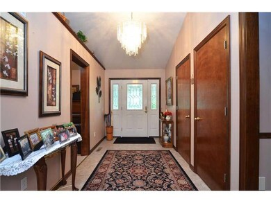 Entry/Foyer. GREET FAMILY & FRIENDS IN THE SPACIOU