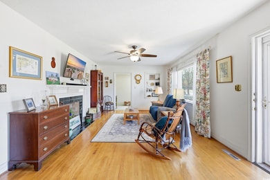 301 S Morgan Ave, Andrews, SC 29510 - photo 4