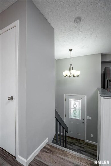 1419 N Zenith Ave, Davenport, IA 52804 - photo 2