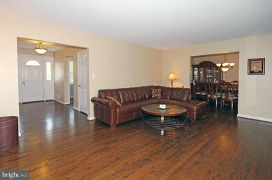 5102 Portsmouth Rd, Fairfax, VA 22032 - photo 3