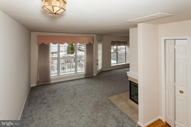 9270 Cardinal Forest Ln unit 301, Lorton, VA 22079 - photo 5