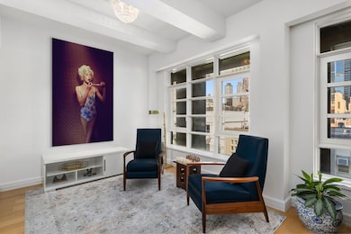 318 W 52nd St unit PHA, New York, NY 10019 - photo 3