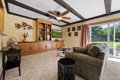 528 Kingsway Dr W, Aurora, IL 60506 - photo 4