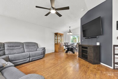 312 S Valley Dr, Nampa, ID 83686 - photo 4