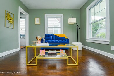1121 Walter Ave LIVING ROOM