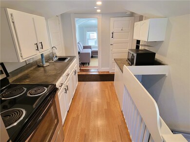 10 Braman St unit 3, Newport, RI 02840 - photo 5