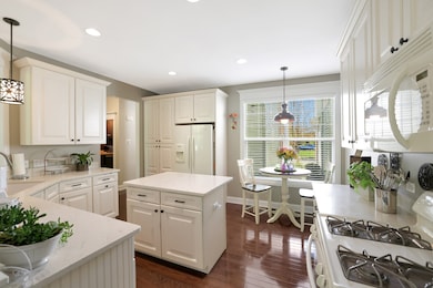 1053 Hummingbird Way, Bartlett, IL 60103 - photo 3