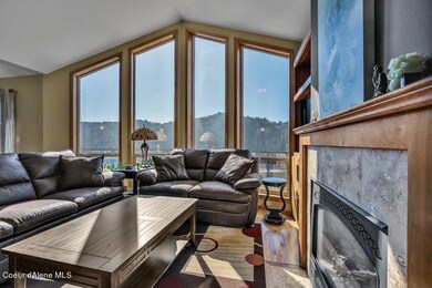 6Living Room.jpg-SMALL