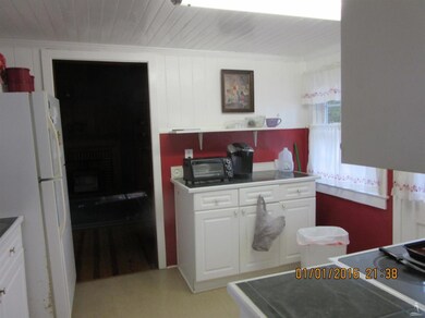 604 E Wilmington St, Burgaw, NC 28425 - photo 6