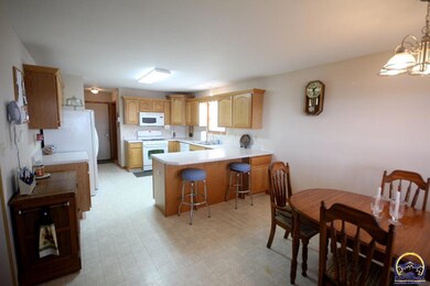 1737 SW Valley View Ct, Topeka, KS 66615 - photo 5