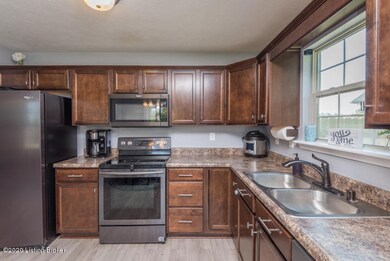 550 Gentry Crossings Blvd, Mount Washington, KY 40047 - photo 4