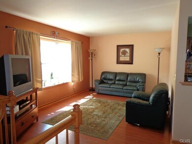 699 Oakwood St, Easton, PA 18045 - photo 3