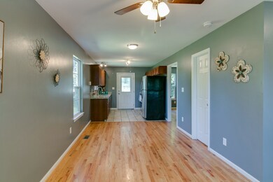 114 Lockhart St, Dickson, TN 37055 - photo 6