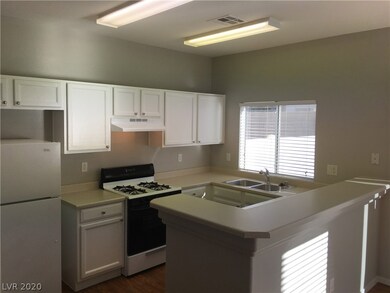 2570 Lazy Saddle Dr, Henderson, NV 89002 - photo 5