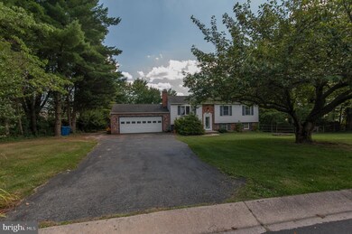 605 Sherry Dr, Sykesville, MD 21784 - photo 3