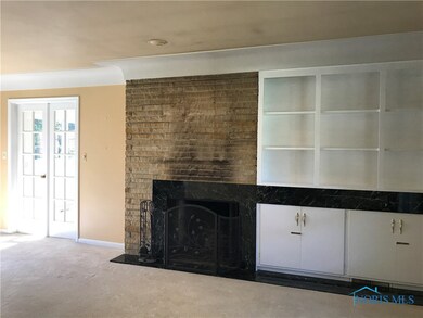 Gas fireplace with built in bookshelves