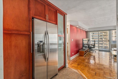 The Americana unit 9L, Flushing, NY 11360 - photo 6