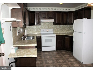 527 Lyman Ave, Womelsdorf, PA 19567 - photo 6