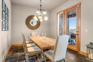 24-Dining Area